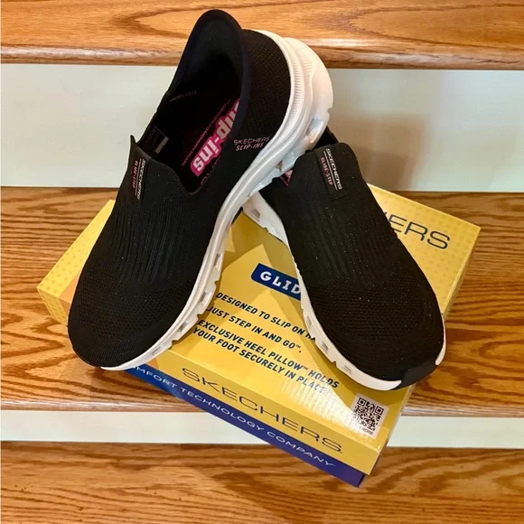 Like NEW! Skechers Black Slip-Ins Glide-Step Pro - Picture 5 of 6